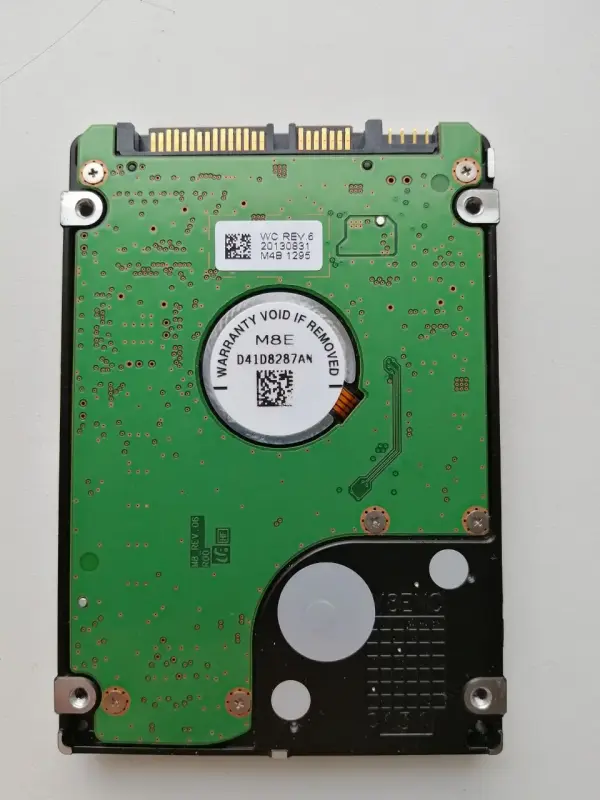 Жесткий диск HDD Seagate Momentus 1 ТБ ST1000LM024 на запчасти
