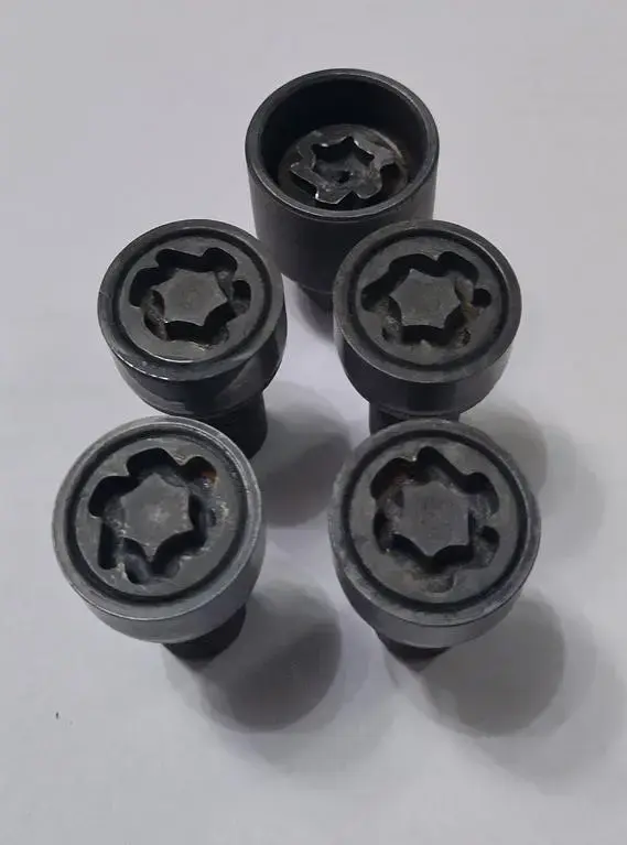 Секретные болты с ключом для VW, AUDI, SEAT, SKODA