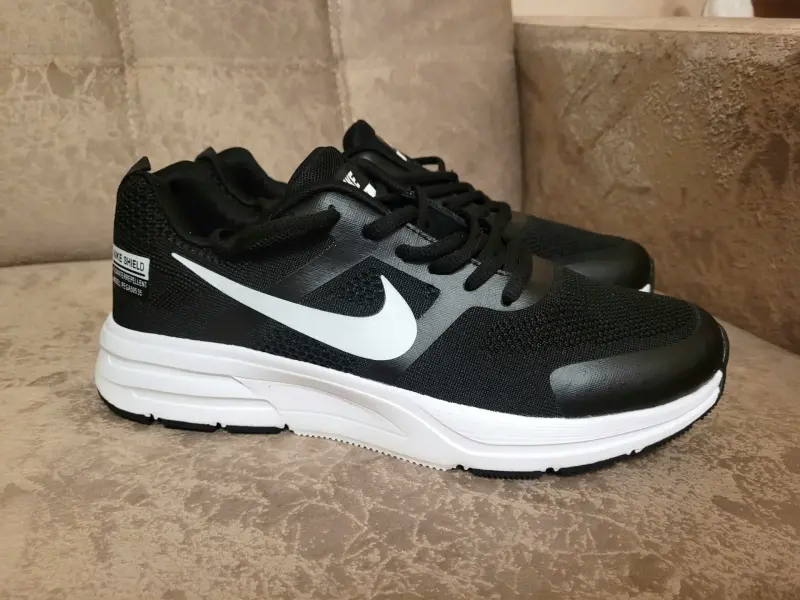 Новые мужские кроссовки Nike