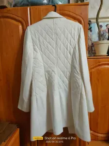 Продам полупальто белого цвета
