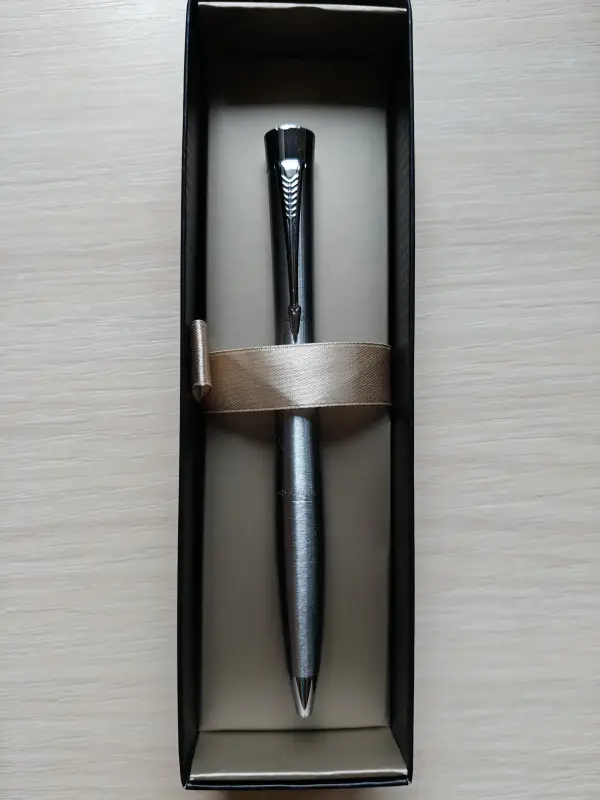 Шариковая ручка Parker + стержень