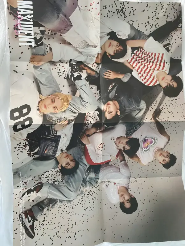 k-pop альбом enhypen,фотокарта enhypen и stray kids,плакат stray kids