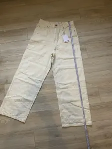 Джинсы Bershka