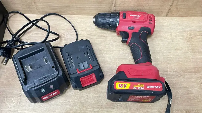 Дрель-шуруповерт Wortex BD 2025-1 DLi (а.89-011530)