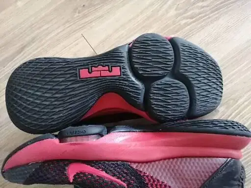 Кроссовки баскетбольные Nike LeBron Witness 4