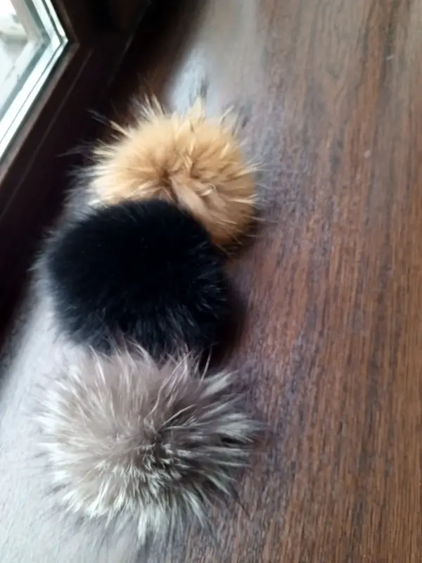 Помпоны на шапку.