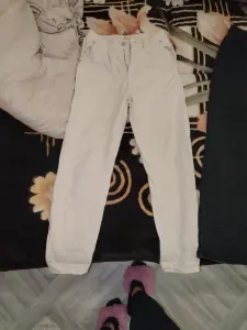 Джинсы белые