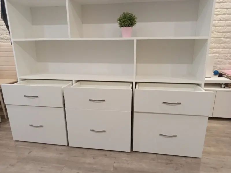 Стелаж-шкаф подойдет и для дома и для офиса