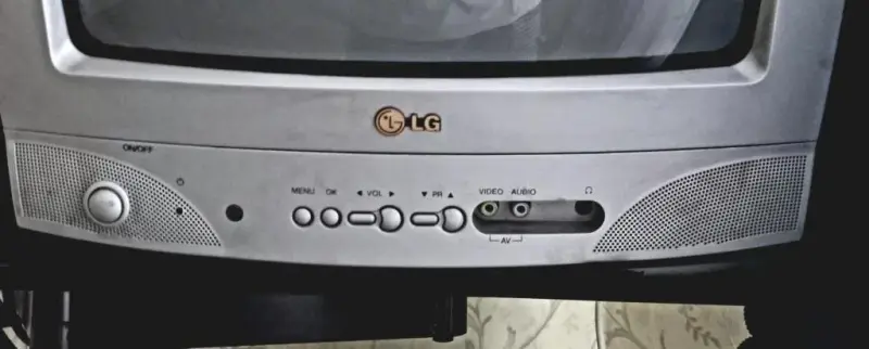 Телевизор кубик  LG серого цвета (кореец)