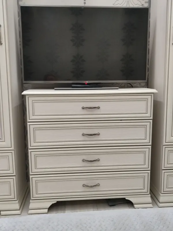 Набор мебели : 2 шкафа+ комод