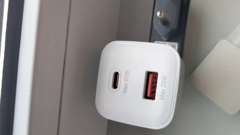 Лот зарядных, 3 штуки.