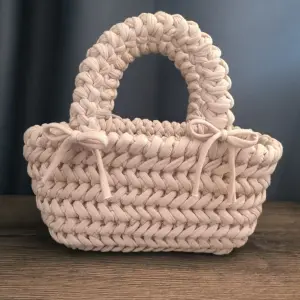 Сумка вязаная из трикотажной пряжи