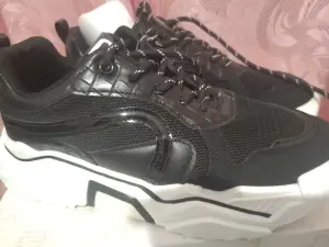 Стильныекроссовки