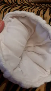 Шапка белая с цветком на 4-6лет, б.у