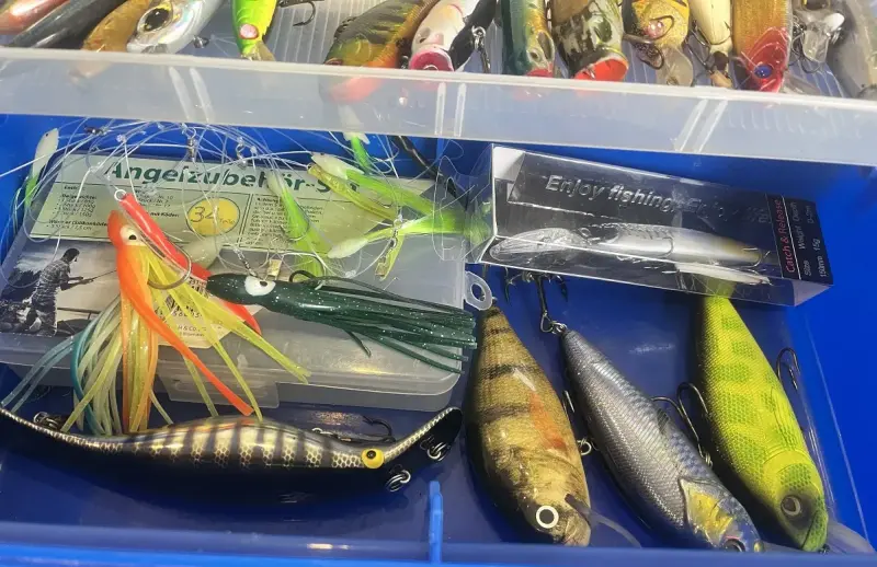 воблеры + ящик + коробки + мелочёвка - обмен