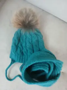 Шапочка + снуд, мех нат,утеплен.Цена 25 руб