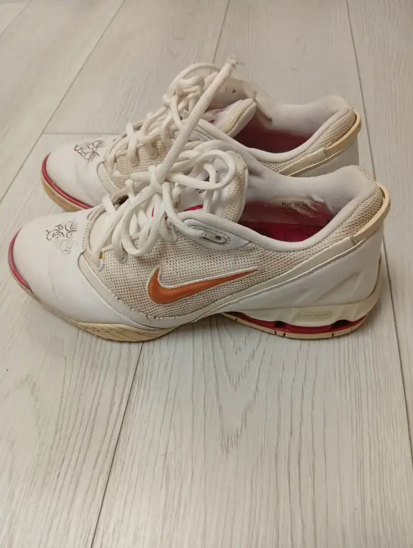 продам кроссовки