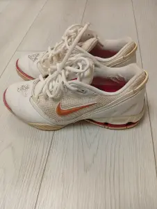 продам кроссовки