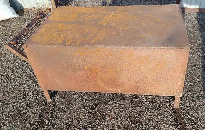 Металлическая клетка.