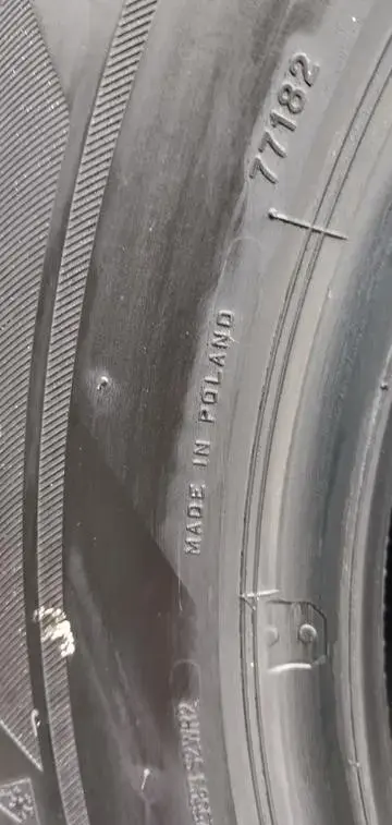 Зимние шины BRIDGESTONE 215/65 R17 (4 шт.)