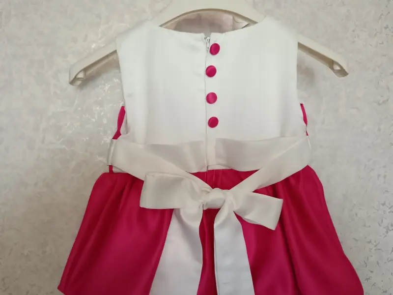 Платье нарядное.