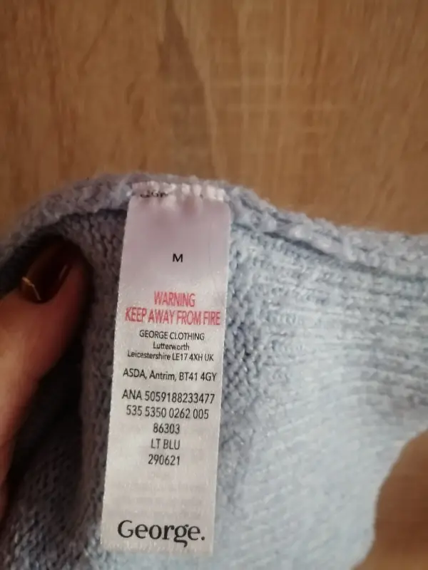 Изумительный голубой джемпер со стразами