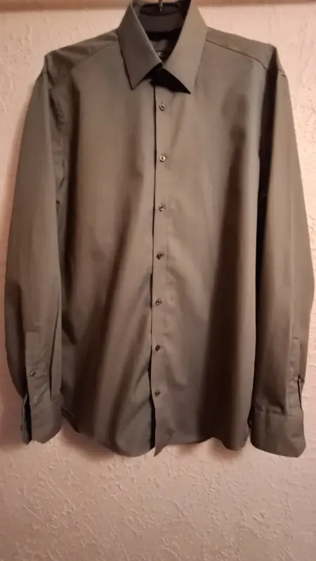 Мужские рубашеи