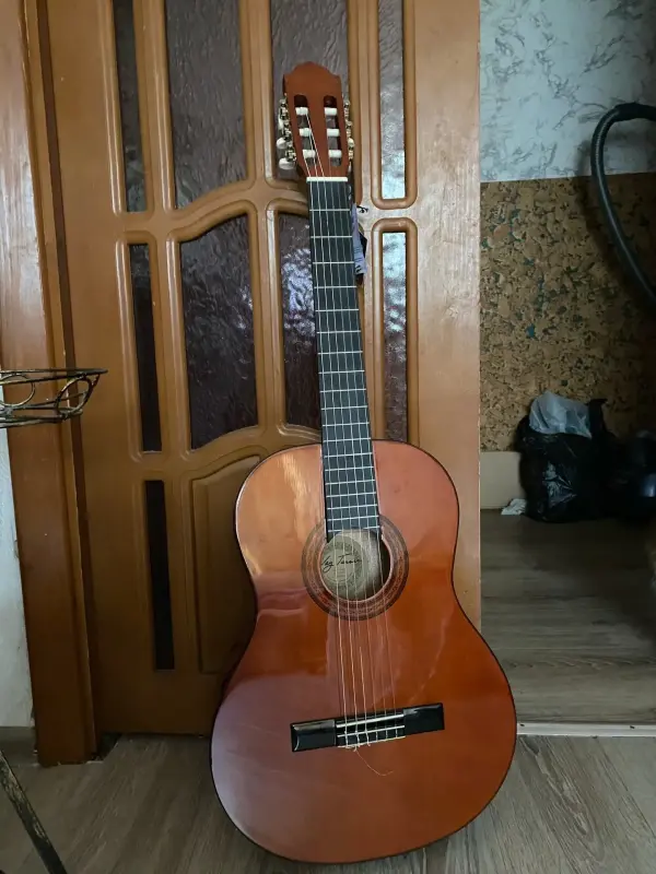 Гитара акустическая