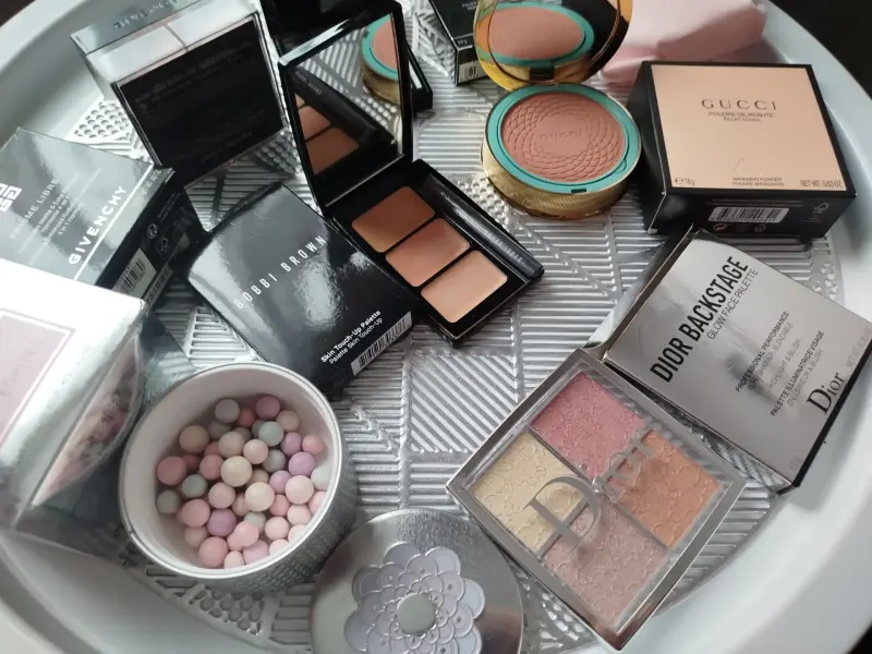 Косметика уходовая и декоративная