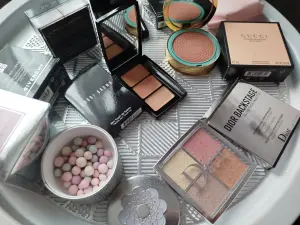 Косметика уходовая и декоративная