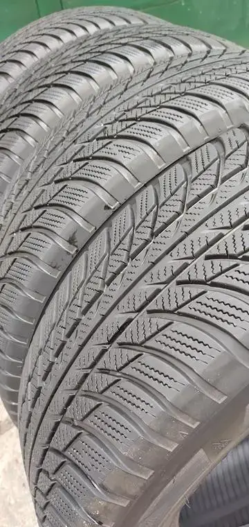 Зимние шины BRIDGESTONE 215/65 R17 (4 шт.)