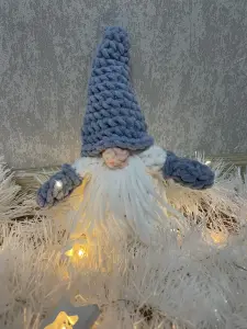 Гномик вязаный