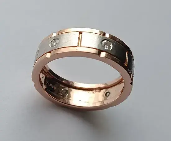 Кольцо с бриллиантами.