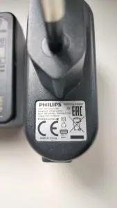 Лот: зарядные 4 шт. и два кабеля.