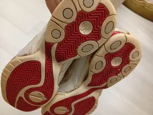 продам кроссовки