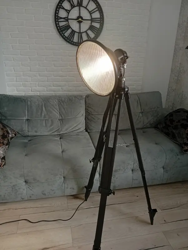 Светильник торшер лофт на треноге штативе