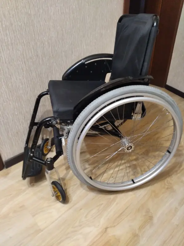 Инвалидная  коляска  активного типа