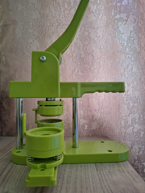 аппарат для значков