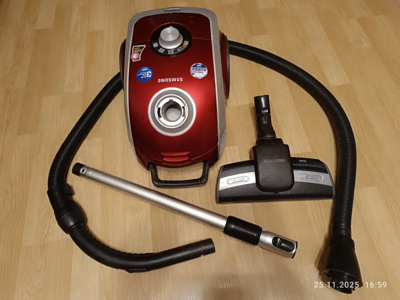 Пылесос Samsung SC 6260. Мощность 2000 вт.