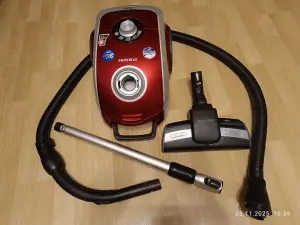 Пылесос Samsung SC 6260. Мощность 2000 вт.