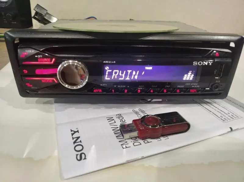 CD/MP3-магнитола USB aux Sony
