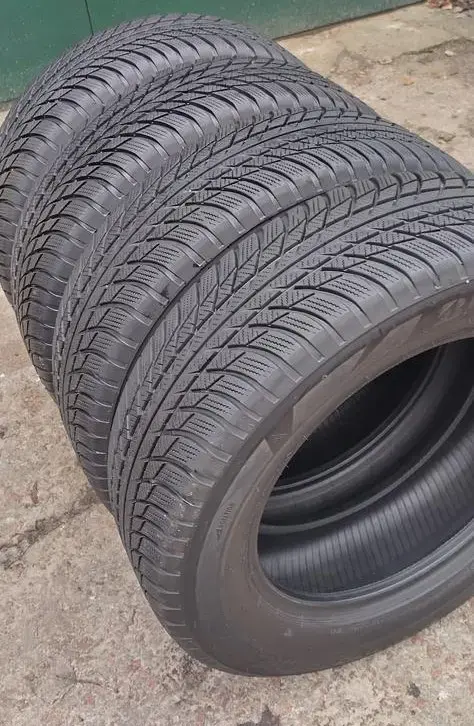 Зимние шины BRIDGESTONE 215/65 R17 (4 шт.)