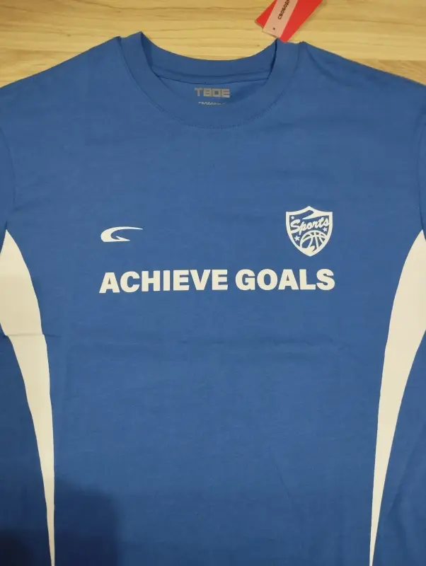 Футболка р-р 48(M)- 50(L)-новая.