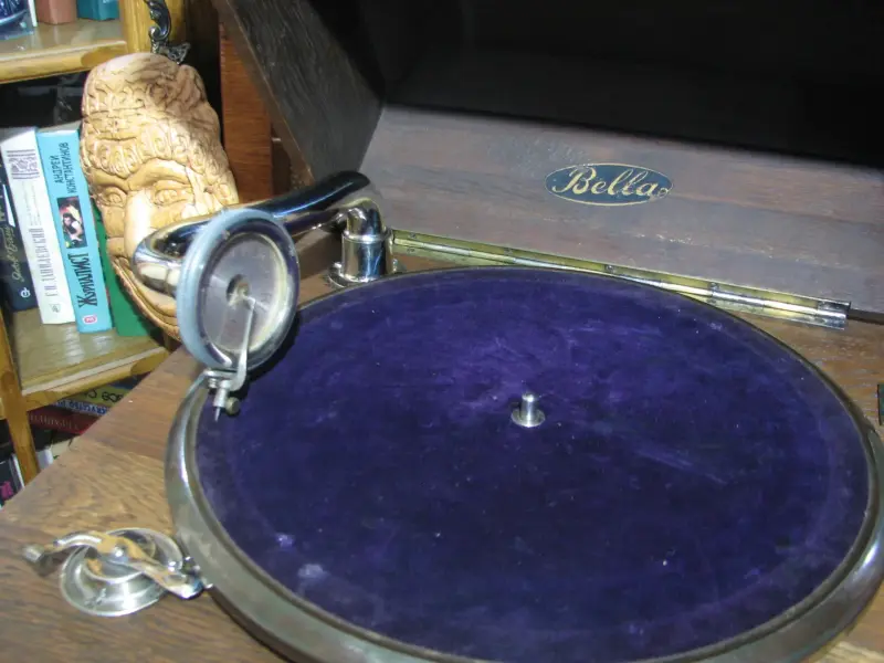 Графанола ( патефон ) Bella .1927 г..