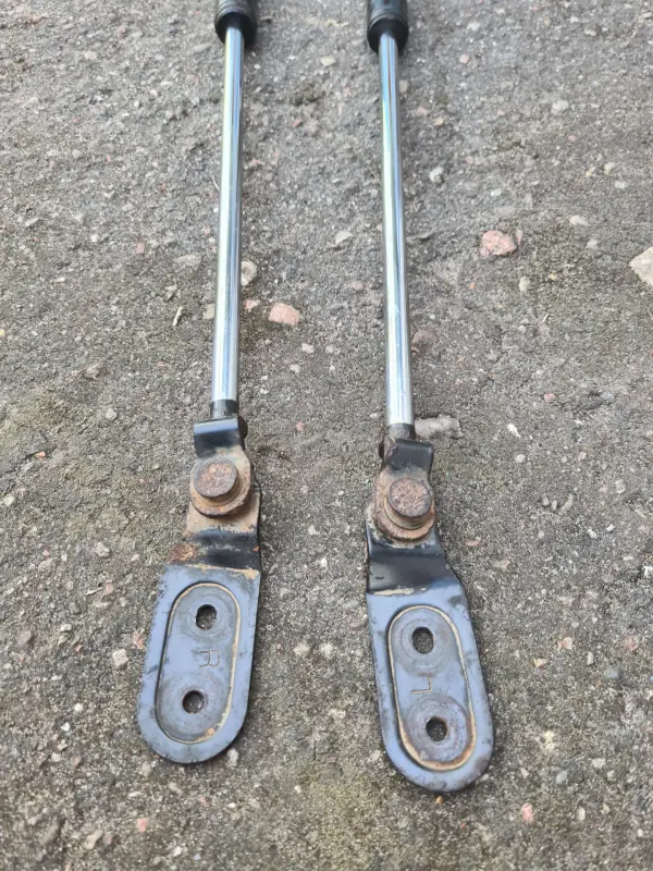 Амортизаторы багажника Kia Clarus