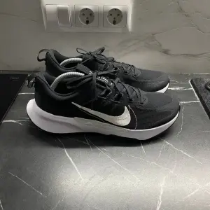 Nike Juniper Train кроссовки