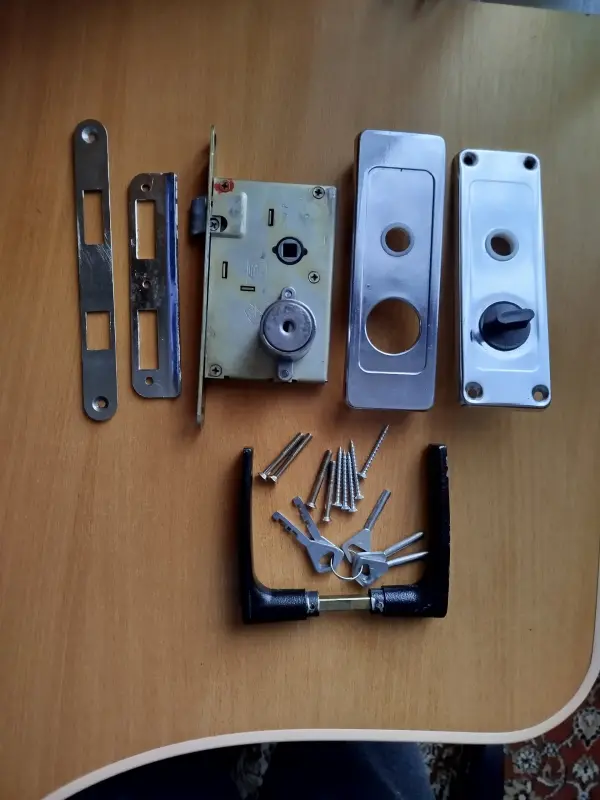 Продам замок врезной, кнопочный