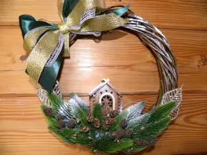 Новогодние венки ручной работы .