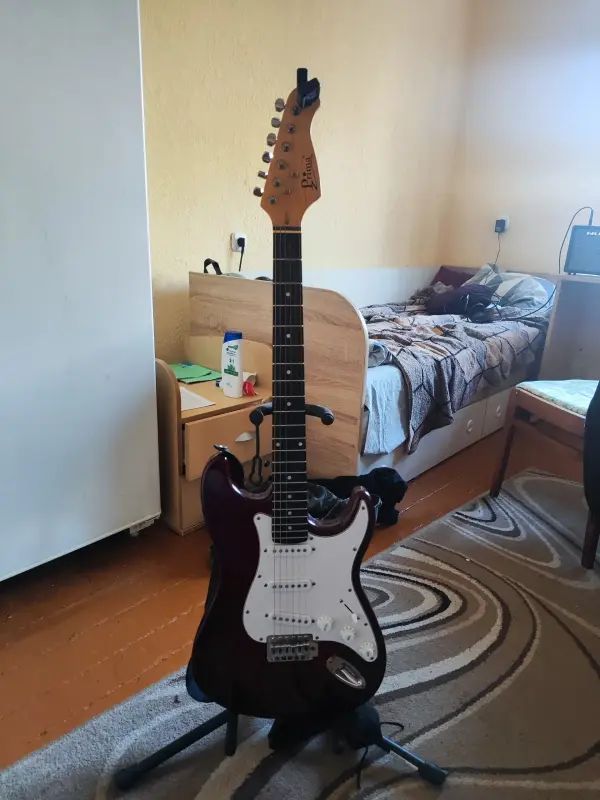 Электрогитара стратокастер