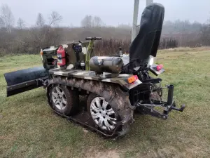 Гусеничный трактор